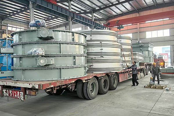 来看云顶集团一批挡板门的发货现场