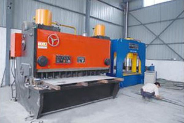 云顶集团大型剪板机